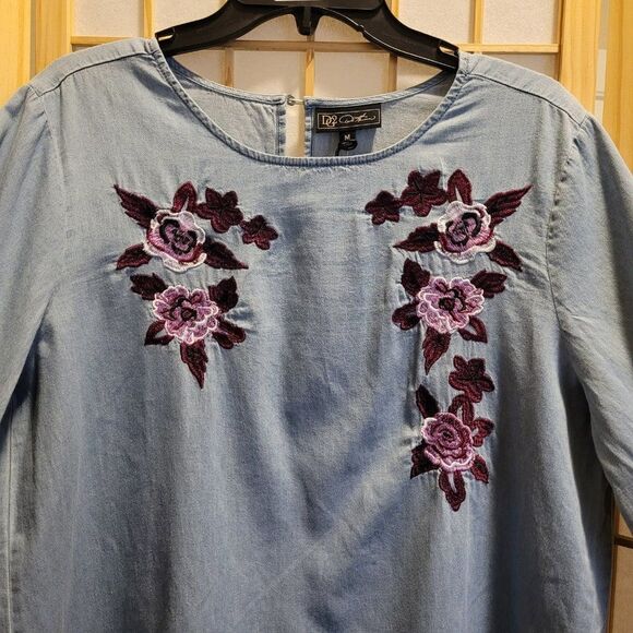 DG2 by Diane Gilman Womens Blue Floral Bell Sleeves Denim Blouse Sz M NWT - Picture 3 of 10